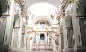 Interior de la Iglesia de El Carmen, tras las obras de urgencia concluidas a principios de agosto. :: SONIA M. LARIO / AGM